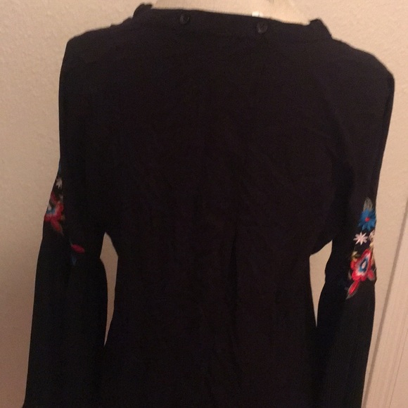 Black Boho Bell Embroidered flower 🌺 sleeves! - Picture 3 of 7